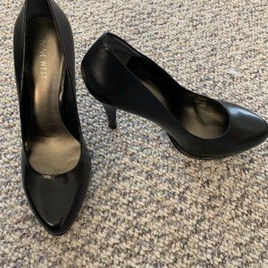 Nine West Black Leather High-Heel Pumps. Size 7M.